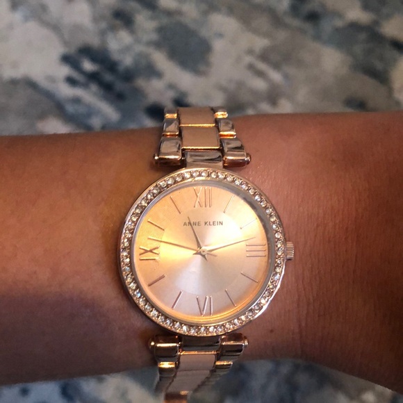 Beautiful Rose gold Anne Klein watch - Picture 6 of 7
